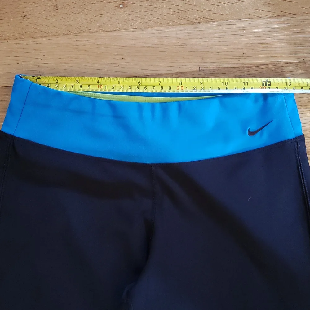 Nike Dri-Fit Black with Blue Trim Capri Athletic Pants Women's Size Small - Picture 7 of 12